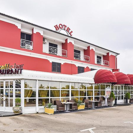 Hotel Zephyr - Plovanija Buje Ngoại thất bức ảnh